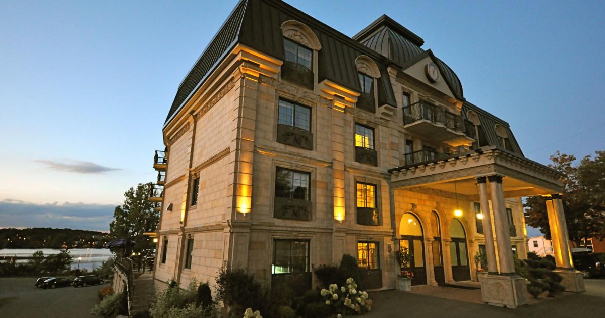 【稀少】Fine Hotels,Resorts & Spas Directory Mountain View Resort and Suites at Fairmont Hot Springs, Fairmont