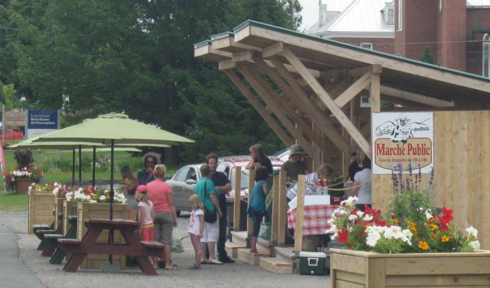 Public market - Saint-Georges-de-Windsor: Tourisme des Sources