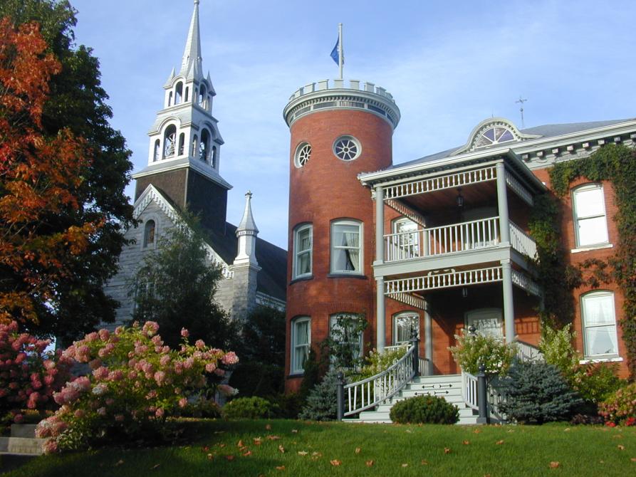 City of Valcourt: Manor and church, St-Joseph street