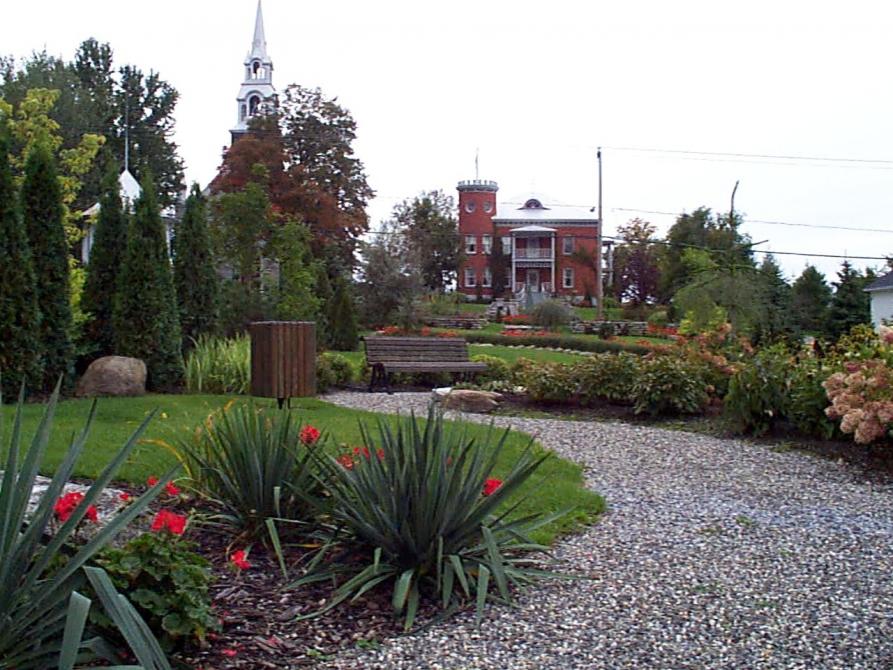 City of Valcourt: Park and Manor, St-Joseph street