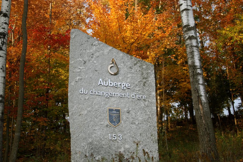 Nature, Architecture, Proximity: Auberge du changement d'ère, located at 700m from the Coaticook Parc de la Gorge