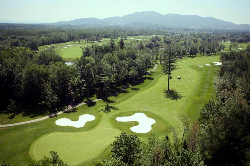 From the sky...: Overhead view of the 11th hole