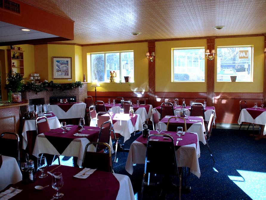 Lan oriental cuisine: LAN restaurant offers authentic cuisine.
You will be delighted to taste dishes inspired by Thai, Szechuan and Cantonese, complete and delicious dishes with exotic flavors.
The chef agrees on the virtues of Wok to preserve the essential nutrients of the food. Fresh vegetables, noodles, rice, seafood and soups. Vegetarian dishes, Pad Thai noodles, and General Tao chicken, are among the favorites of the regulars.
The perfect place for lovers of Asian cuisine in a relaxed and friendly atmosphere.
Our features;
Capacity: 40
Agreement - food & wine - Groups welcome - Booking recommended - Coupons & Deals - Wireless Internet (WiFi) - Take out
Opening hours: Monday to Friday 11h-14h 17h-21h. Saturday - Sunday 17h-21h.
Parking: Free.