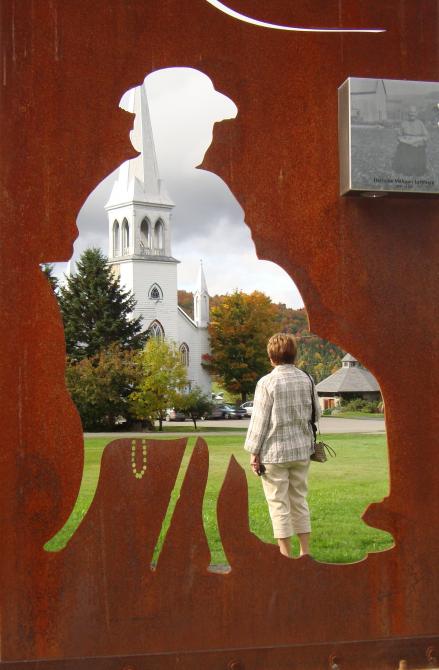 Hermine's shadow: Located in the little town of St-Venant-de-Paquette, the Hermine Malouin-Lefebvre's statue keep an eye on the church and the area.