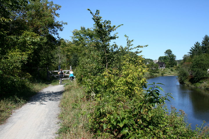 Le sentier nature Tomifobia: Ayer's Cliff
