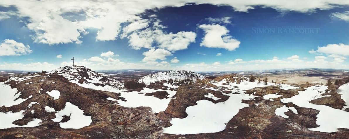 360 º Panoramic winter view of Mount Ham: Mount Ham, as a sentry, stands at 713 m altitude and offers a stunning panoramic view of 360 degrees. (Crédit photo : Simon Rancourt Artiste Photographe)