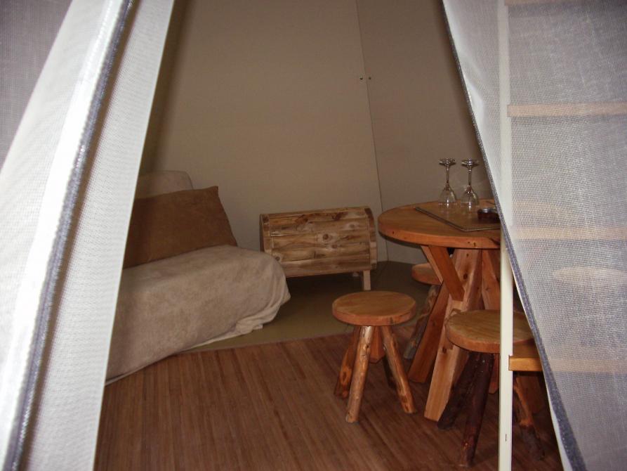 Aux Tipis de la Rivière Sauvage: Saint-Romain