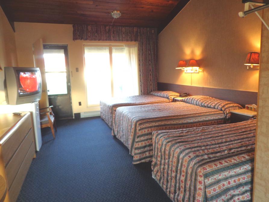 Room with 2 double beds and 1 single bed:
