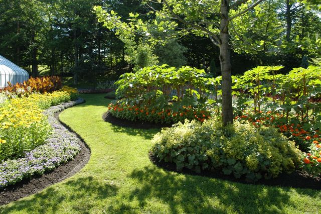 The Carl-Camirand Greenhouses Garden: