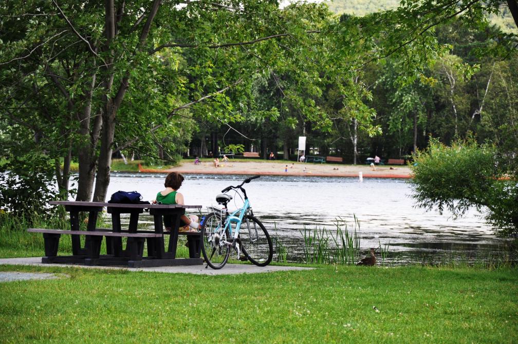 Cycling on the Axe de la Magog network: