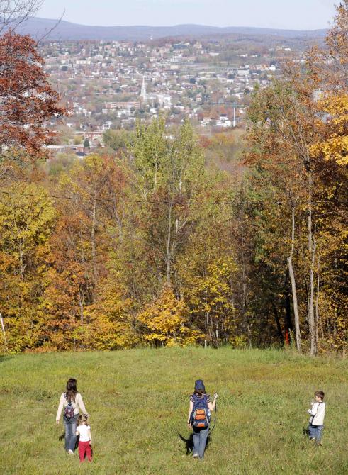 Parc du Mont-Bellevue: Hiking in the trails of Parc du Mont-Bellevue. ©Martin Blache