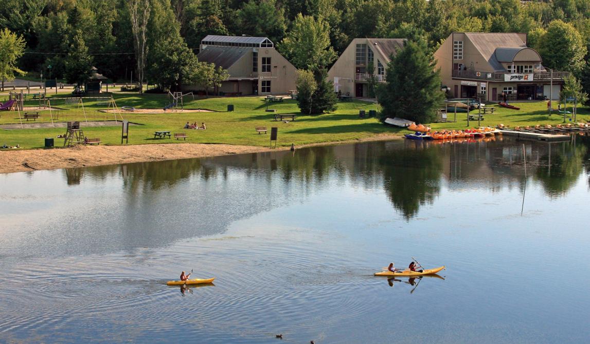Beach and activity at Parc Lucien-Blanchard: Lucien-Blanchard Park is a hub of outdoor activities in every seasons.