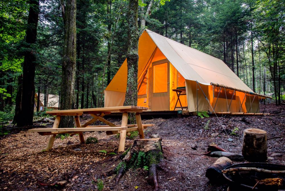 Camping Huttopia Sutton: Tente canadienne prêt-à-camper