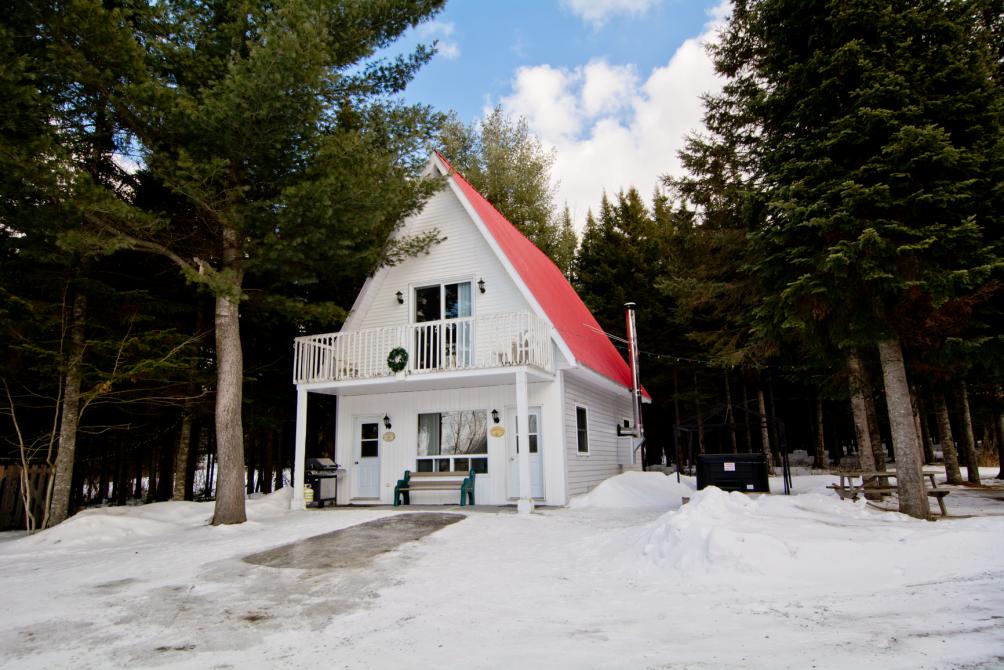 Camping, chalets et spas des Pignons Rouges: