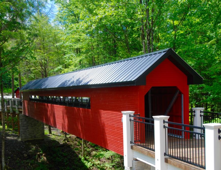 Le Vignoble du Ruisseau: Vineyard and sugar shacks in Dunham