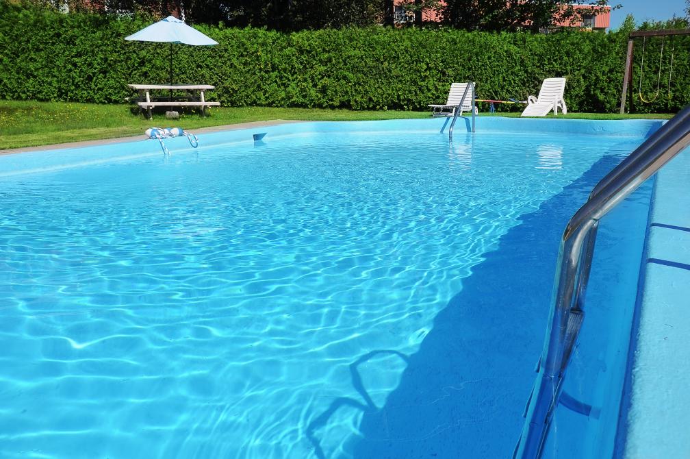 Hôtellerie Jardins de Ville: Cool off during the summer at our exterior pool!