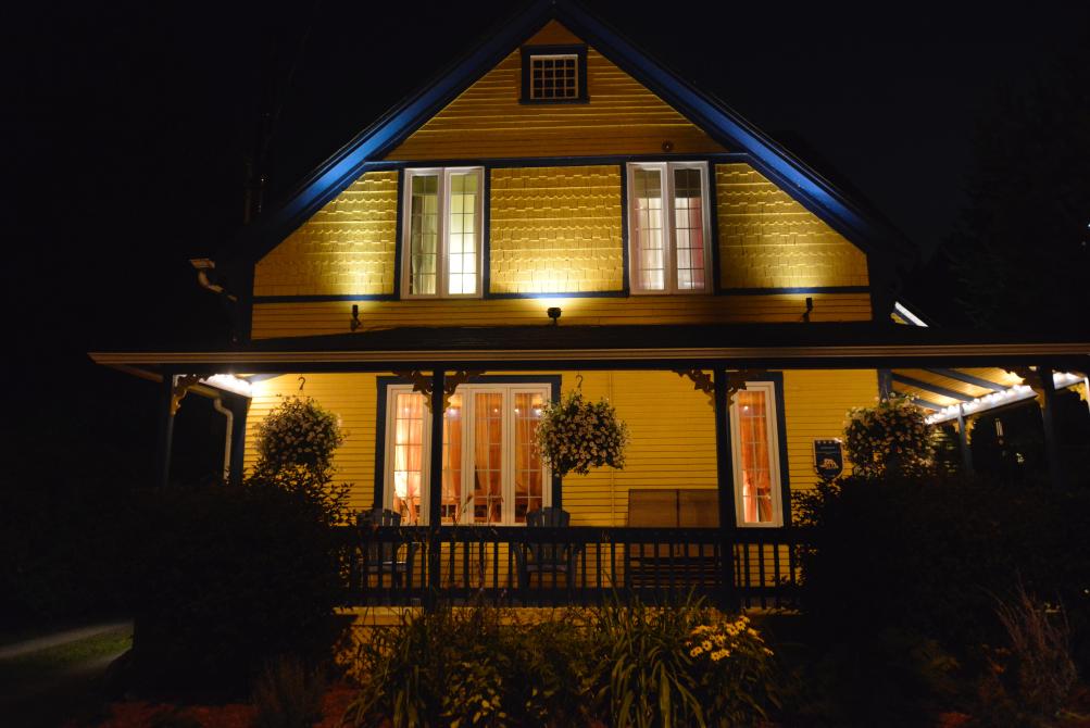 Au Saut du Lit: Bed & Breakfast, Magog