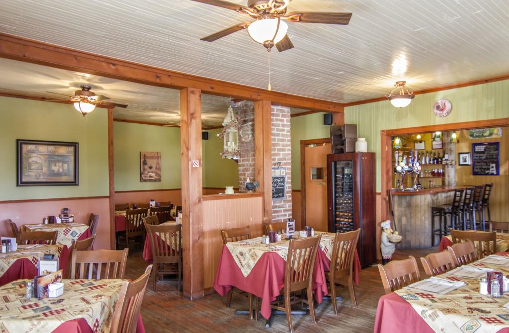 Dining Room: