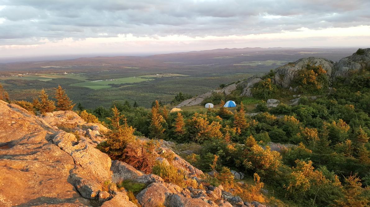 Parc régional du Mont-Ham: Camping at the summit