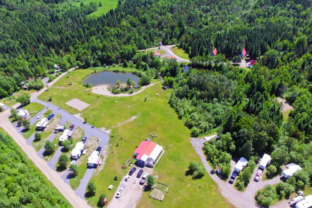 Camping, chalets et spas des Pignons Rouges: Saint-Romain