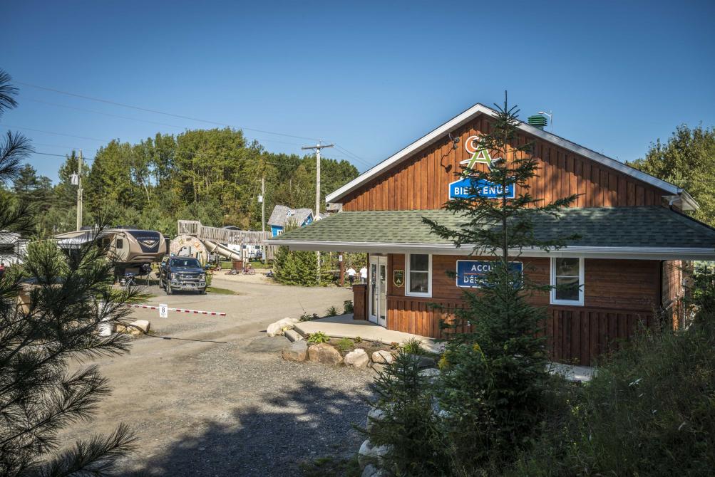 Reception: Reception and convenience store
