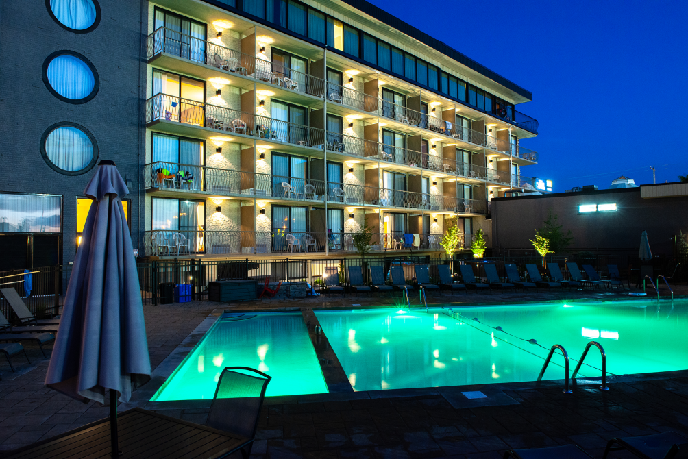 Hôtel Castel - heated pool (in season): Granby