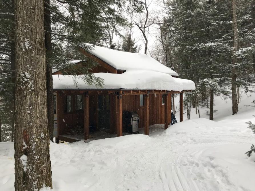 La Petite Nyctale: Eco-lodge La Petite Nyctale in winter time
