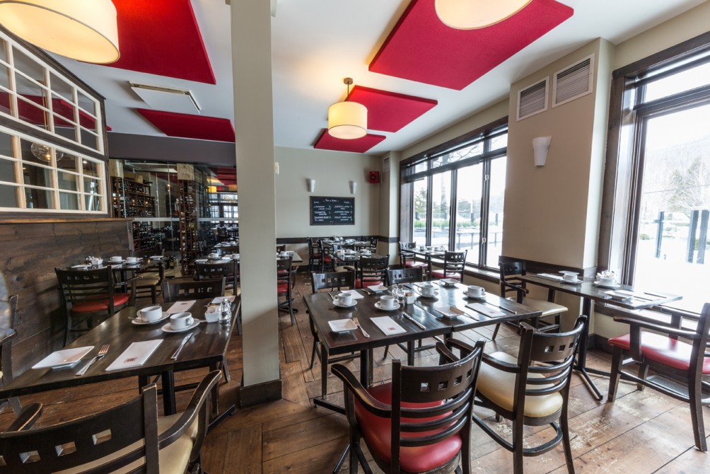 Bistro 4 Saisons - Dining room: