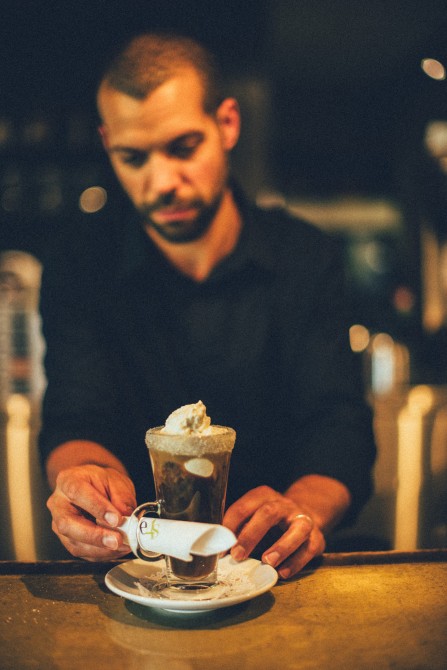Bistro 4 Saisons - Waiter: