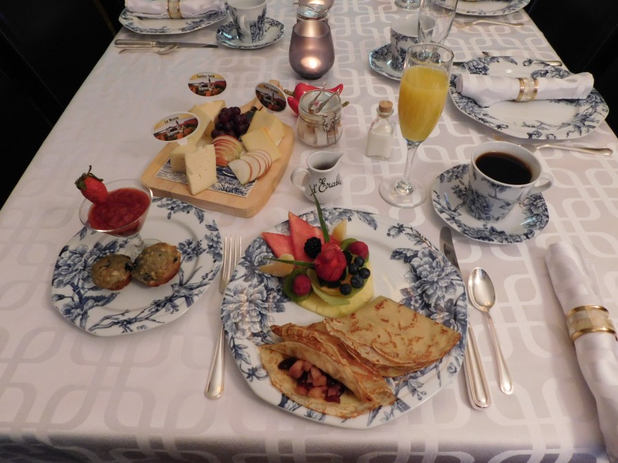 Breakfast: 5-course breakfast