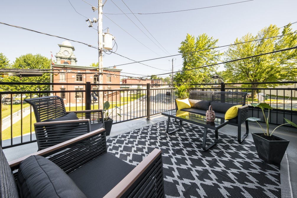 Superior suite with large furnished terrace: Area 328 pi2
Private Bathroom with rain showerhead and hand shower 
Queen bed
Memory foam sofa bed
TV 40 ' ́
Air conditioning
Work Desk
Bathrobe 
Hair dryer
Body care products
Magnifying Mirror
Iron & Ironing Board
Mini fridge
Large furnished terrace
