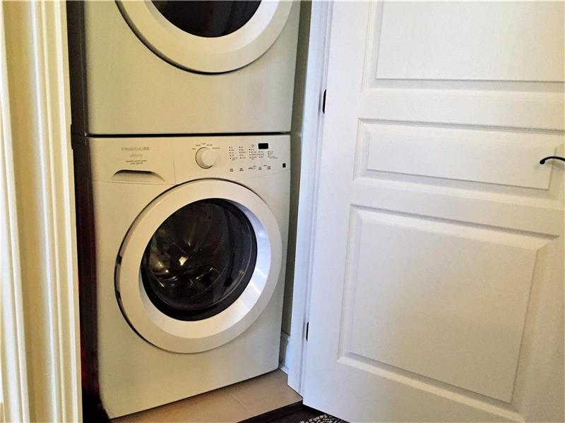 Washer / Dryer in each unit: