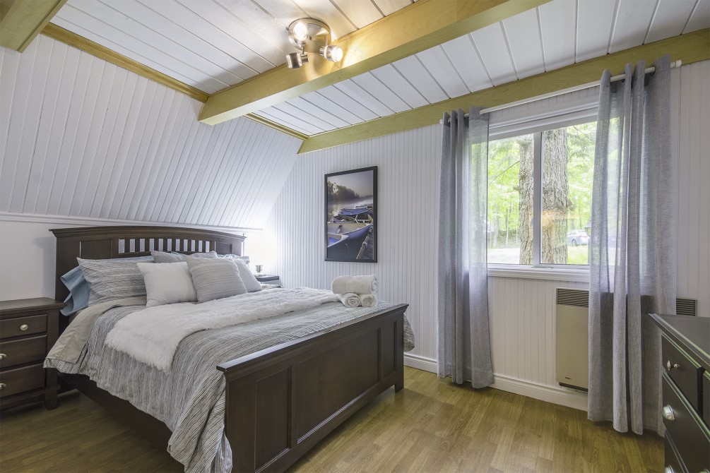 Cozy bed in a spacious bedroom: