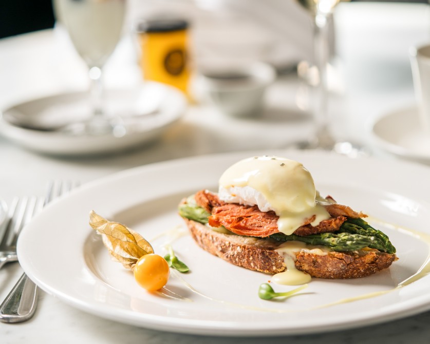 Breakfast: Egg's benedict