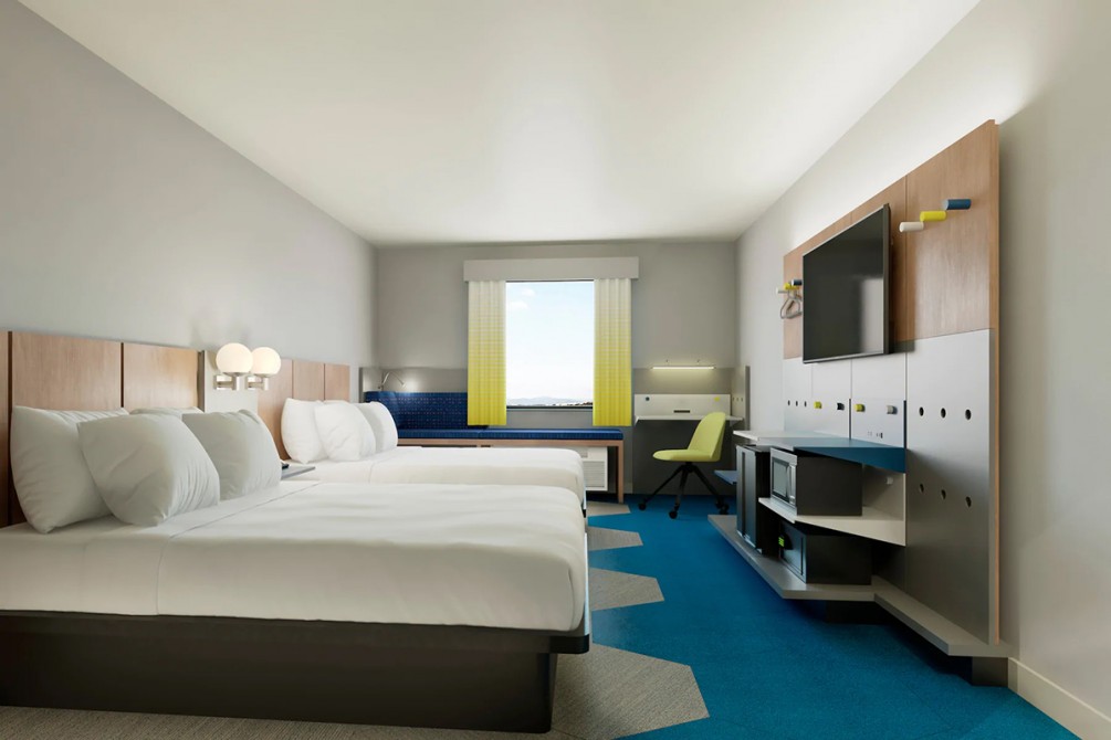 Double Queen Bed: