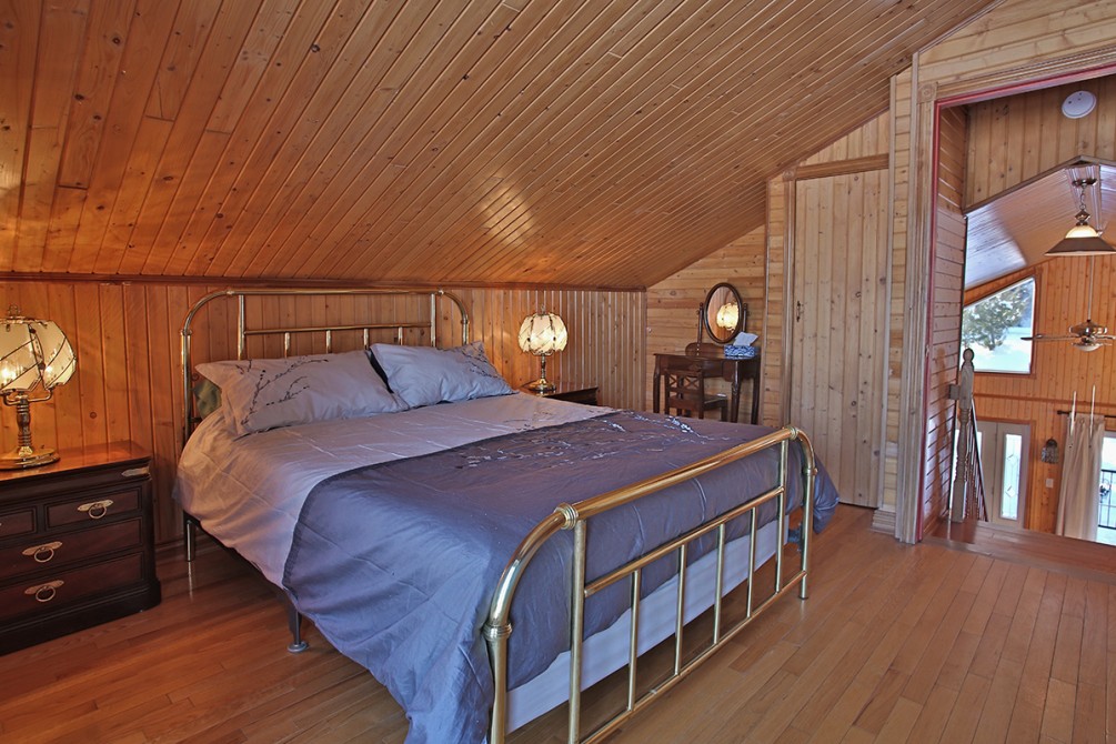 Bedroom on top levet: With balcony and view on the lake