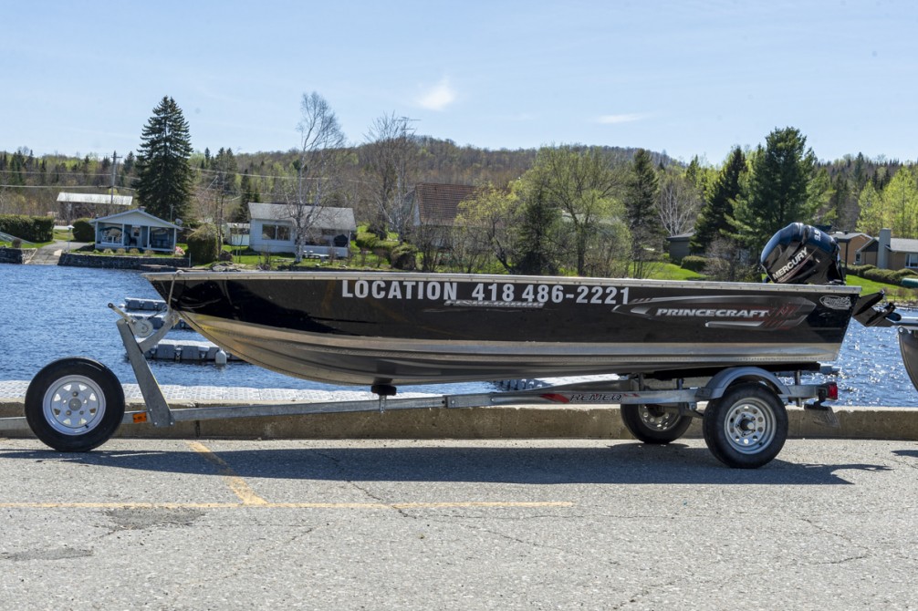 La Source à Bord: 14'' Princecraft boat with 9.9 HP Mercury Motor