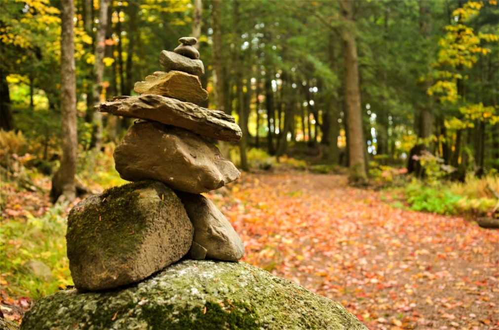 Inukshuk trail: Find many inukshuks and unique creations along the nature trails. 
