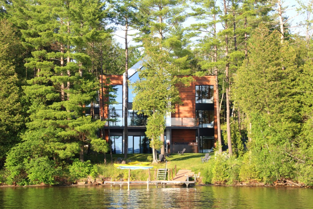 Imposant bord de l'eau: chalet for 30 people