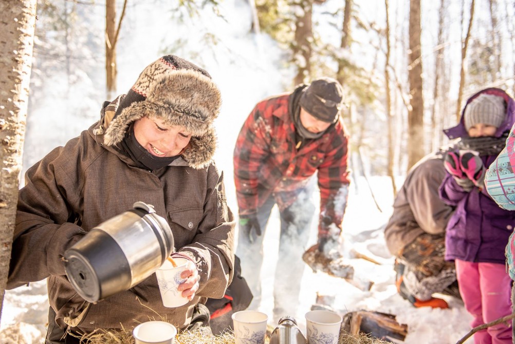 SAFARI at the farm: (March 4, 6, 13, 20, and 27, 2021).
Visit of the farm and animals, campfire, forest hiking and snowshoeing trail. During your visit you will have the chance to take a ride in a sleigh pulled by our tractor to take you into the forest, passing by the cattle and pig pens.