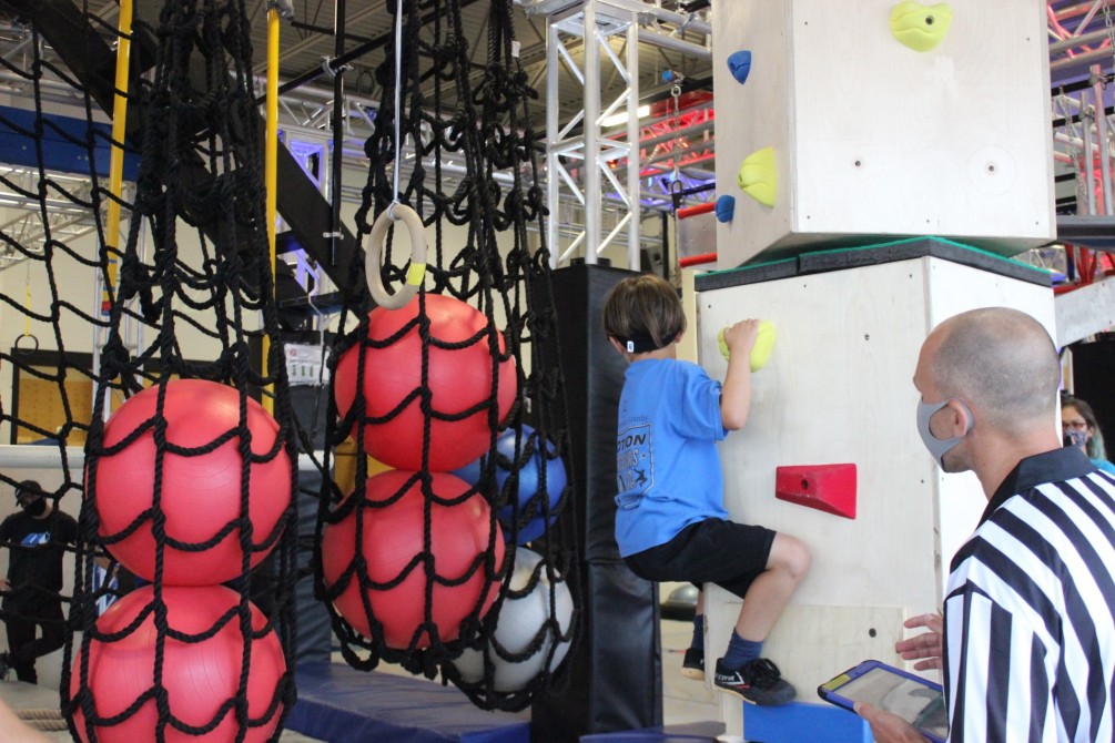 Motion Parc Évolutif - Ninja Warrior family: A lot of challenge in the obstacle!