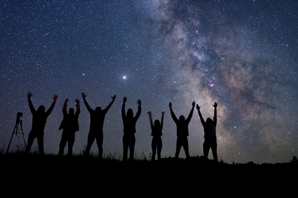 Astronomy, photography and discovery of a starry sky: A new outdoor experience unique at the Eastern Townships that takes you on starry getaways with discoveries on astronomy, photography, light pollution, the Milky Way and other astonishing subjects. No need for photo knowledge or a camera to participate.