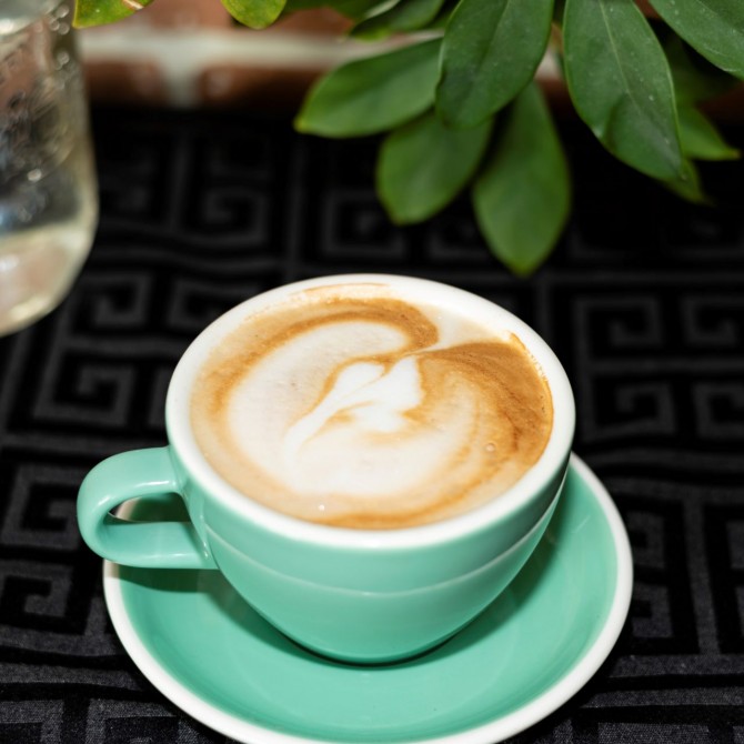 Latté: Double espresso and hot milk