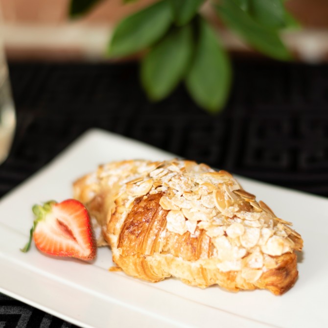 almond croissant: Almond cream croissant