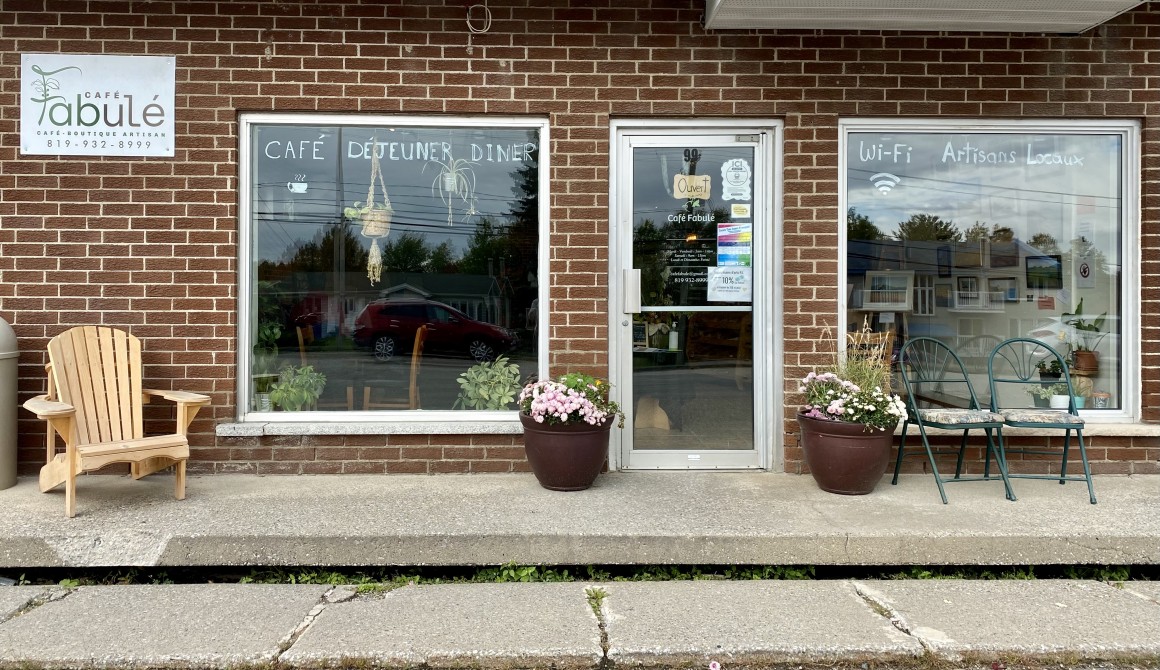 Café Fabulé seen from the outside: Café Fabulé seen from the outside
