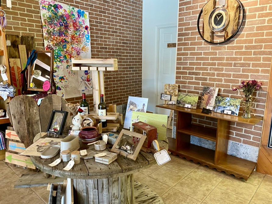 Interior Café FAbulé: artisan shop sector