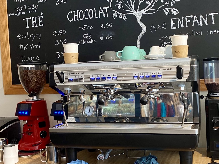 Interior Café FAbulé: our fabulous machine