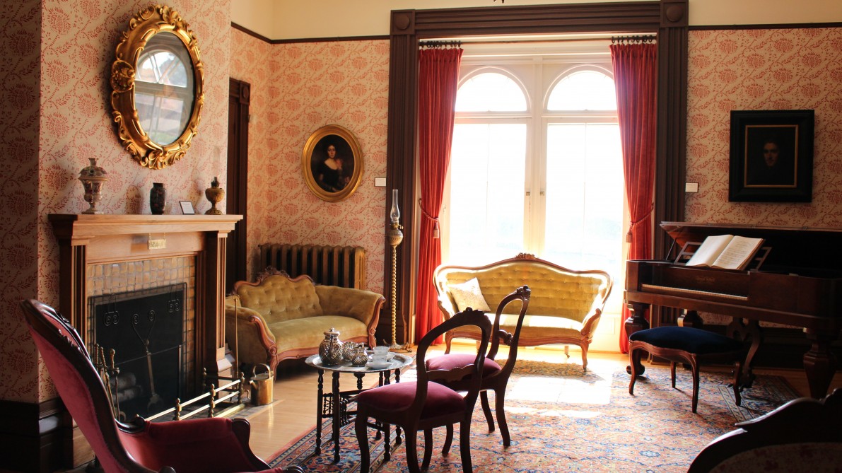 Permanent exhibition: The permanent exhibition gives the visitors a glimpse of the gracious lifestyle enjoyed by several generations of a prominent border family of American origin.

The collection of the Colby-Curtis Museum housed in Carrollcroft contains approximately 15,000 artifacts belonging to either the Colby Family Collection or the Stanstead Historical Society Collection. The latter includes artifacts from various families, organizations and businesses originating from both sides of the Quebec-Vermont border.