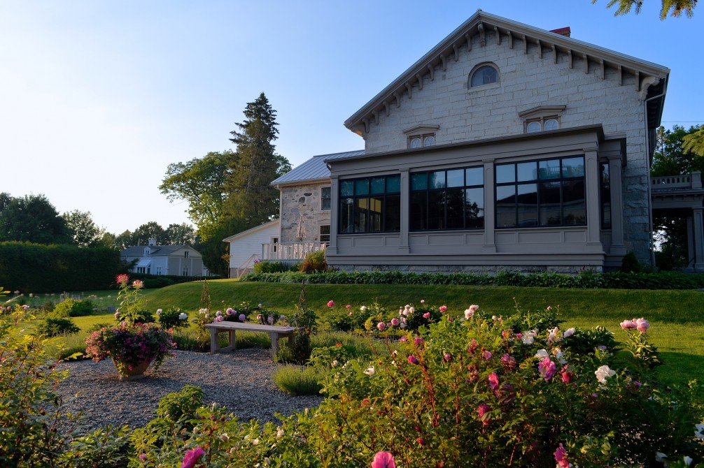 Victorian gardens: Victorian-inspired by its formalism and the wide variety of species cultivated there, the garden of the Colby-Curtis Museum offers a dazzling spectacle of colors and scents all summer long.