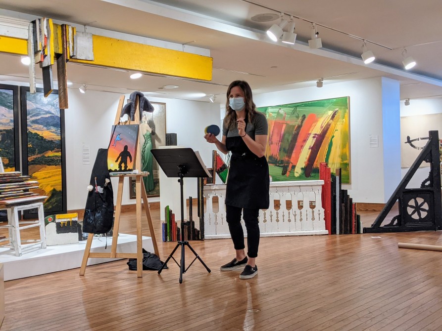 Storytelling walks: Join a storytelling walk, narrated by a mediator, around Couleurs Manifestes, the Museum’s permanent exhibition. Last Sunday of the month at 10:30 AM.

Suitable for children aged 4-7 accompanied by their parents.
Duration : 30 minutes